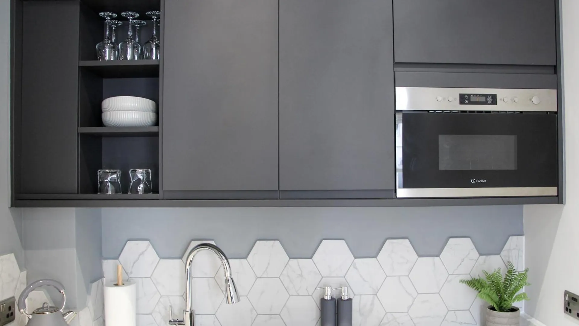 New, Luxury Apartment In Town Centre Cheltenham