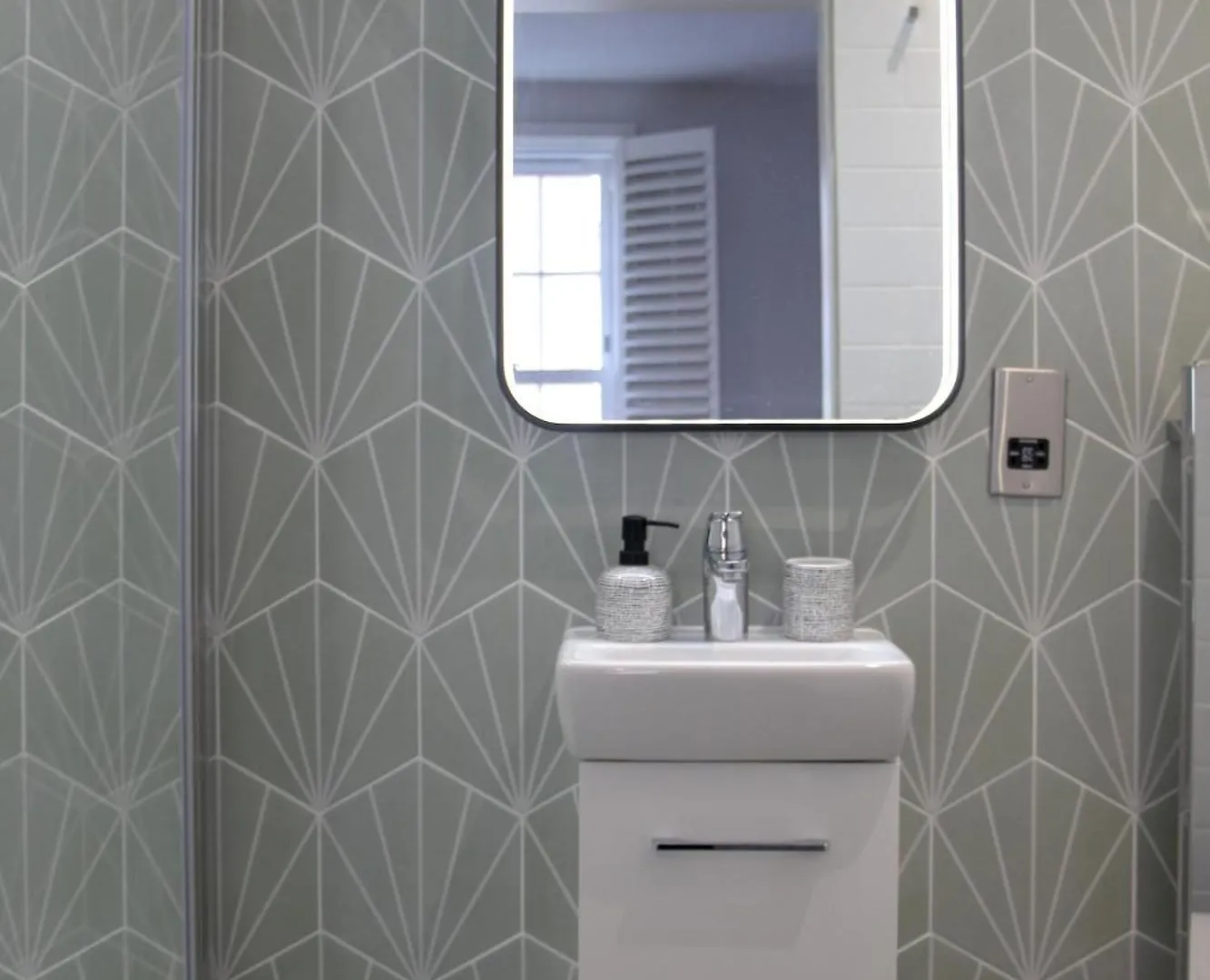 New, Luxury Apartment In Town Centre Cheltenham