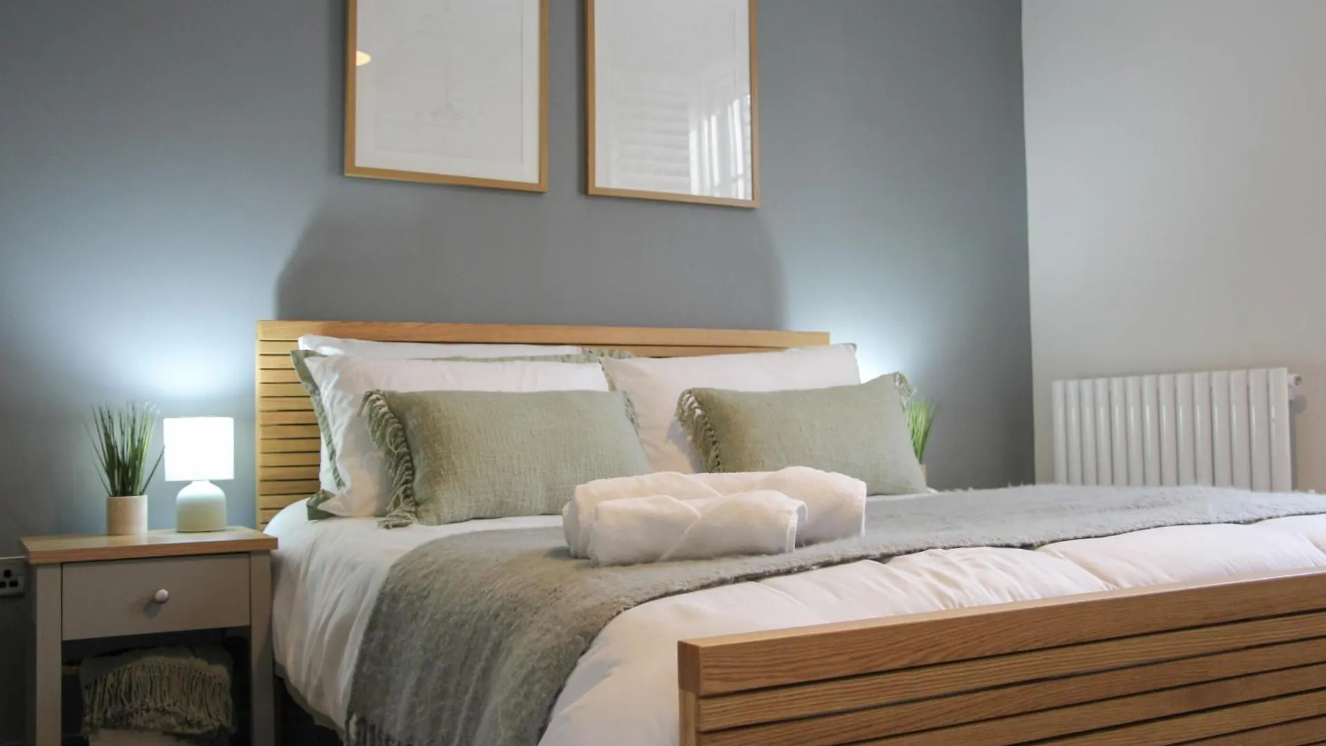 New, Luxury Apartment In Town Centre Cheltenham